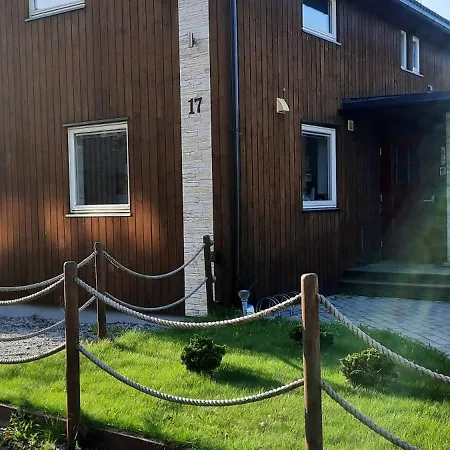 I Egen Bolig Naer Togstasjonen, 30 Min Til Oslo Og Gardermoen Flyplass Sorumsand