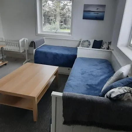 Casa de hóspedes I Egen Bolig Naer Togstasjonen, 30 Min Til Oslo Og Gardermoen Flyplass