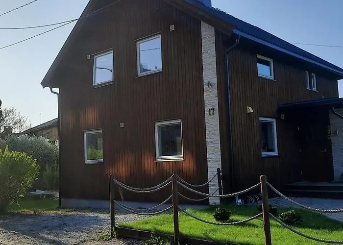 I Egen Bolig Naer Togstasjonen, 30 Min Til Oslo Og Gardermoen Flyplass