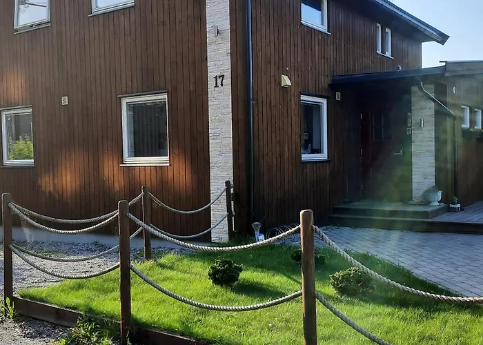 I Egen Bolig Naer Togstasjonen, 30 Min Til Oslo Og Gardermoen Flyplass Sorumsand