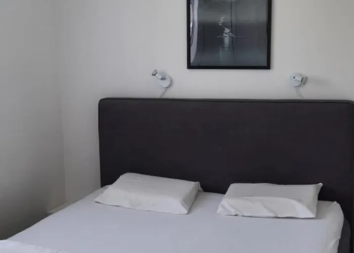 I Egen Bolig Naer Togstasjonen, 30 Min Til Oslo Og Gardermoen Flyplass Sorumsand