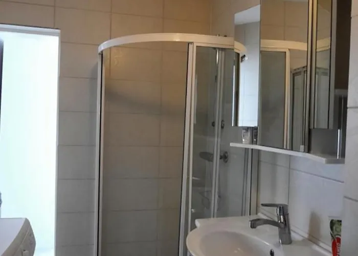 Casa de hóspedes I Egen Bolig Naer Togstasjonen, 30 Min Til Oslo Og Gardermoen Flyplass Sorumsand